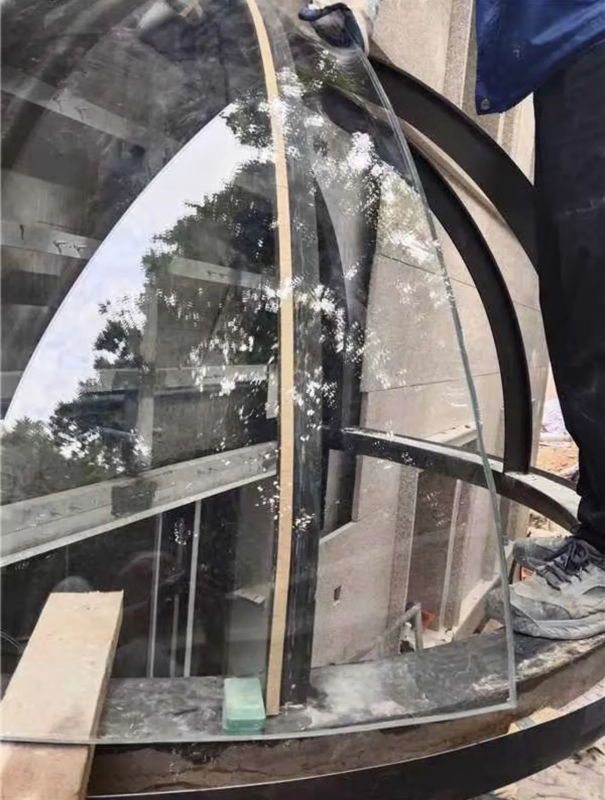 Compound-curved glass dome project photograph from Australia